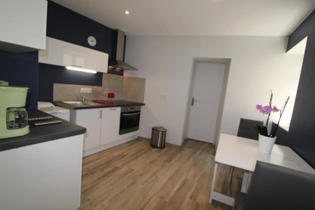Petit Appartement Confortable Châteaubourg Eksteriør bilde